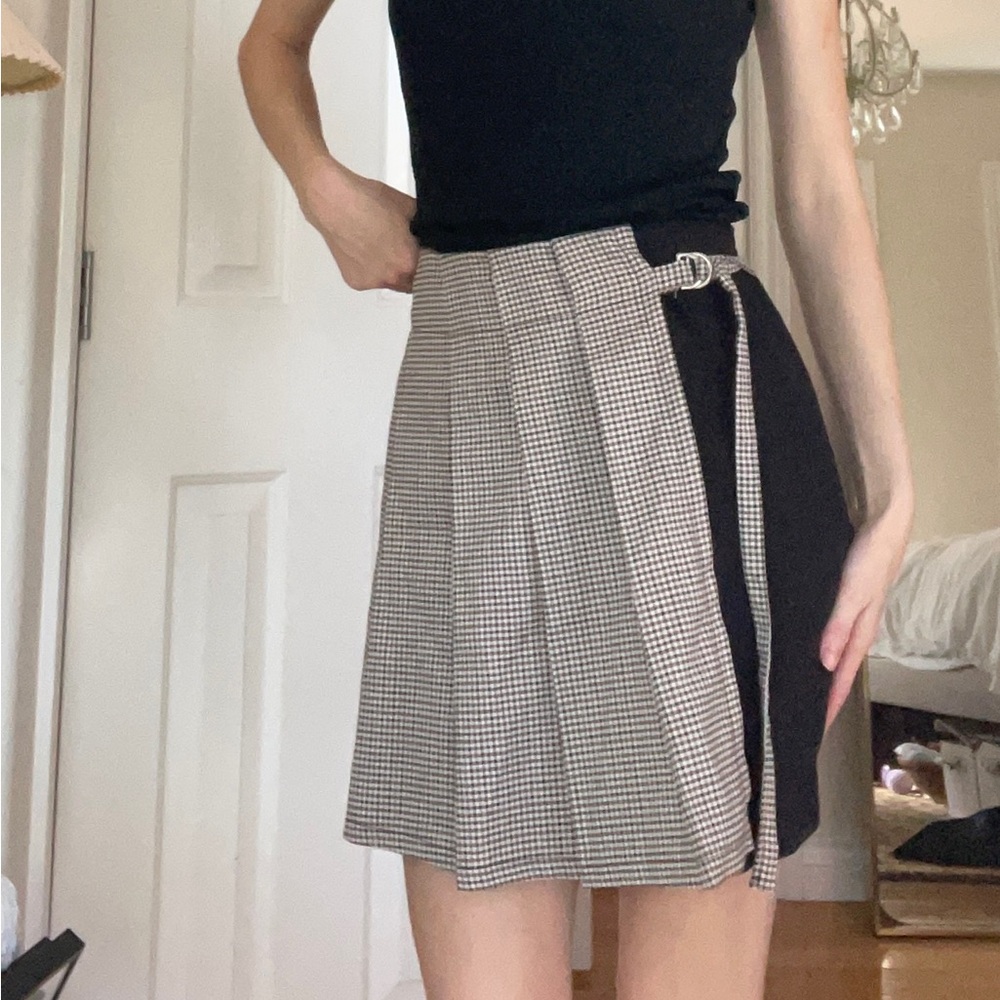 Korean Split Pattern Pleated Mini Skirt - image 1